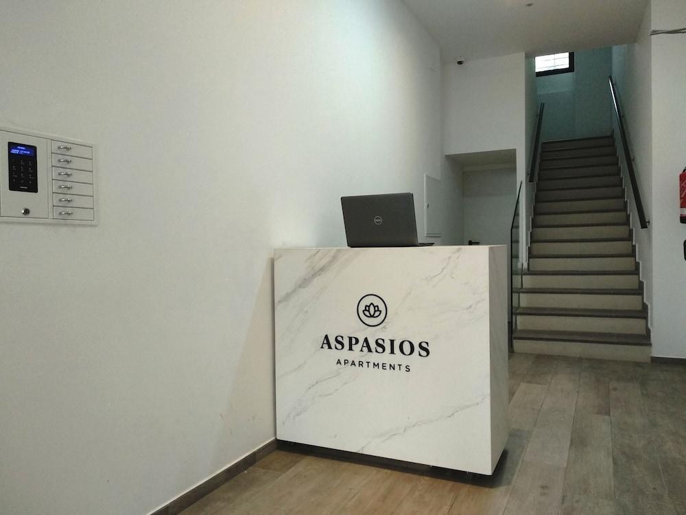 Aspasios Atocha Apartments Мадрид Екстериор снимка