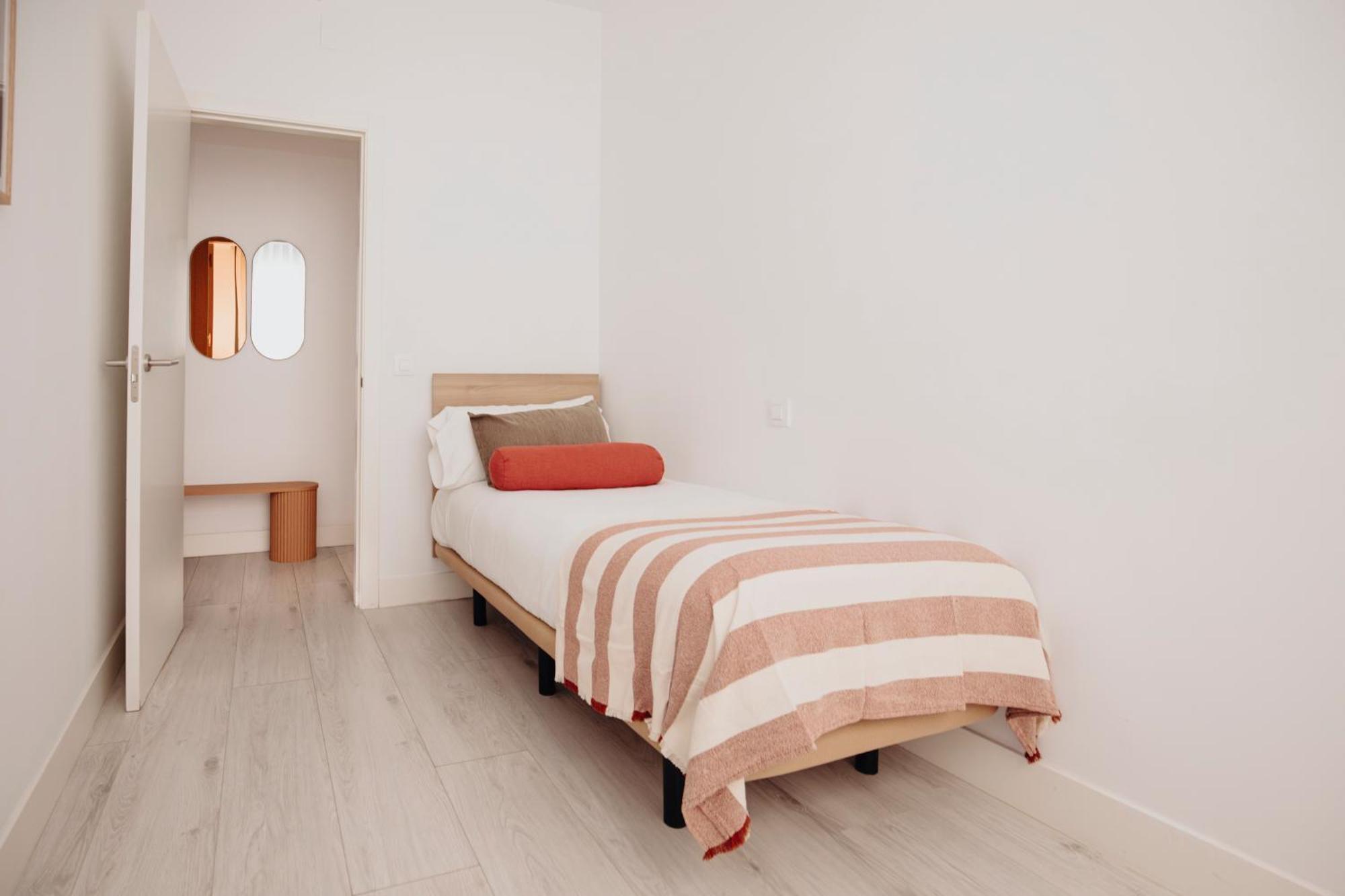 Aspasios Atocha Apartments Мадрид Екстериор снимка